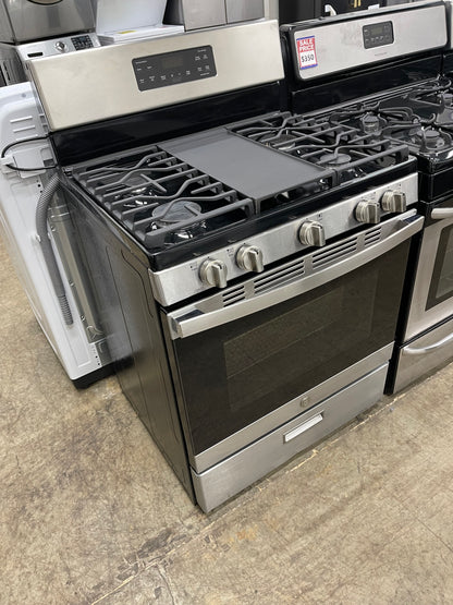GE 30 in. 5.0-cu. ft. Freestanding Gas Range in Stainless Steel-Model #JGBS66REK3SS