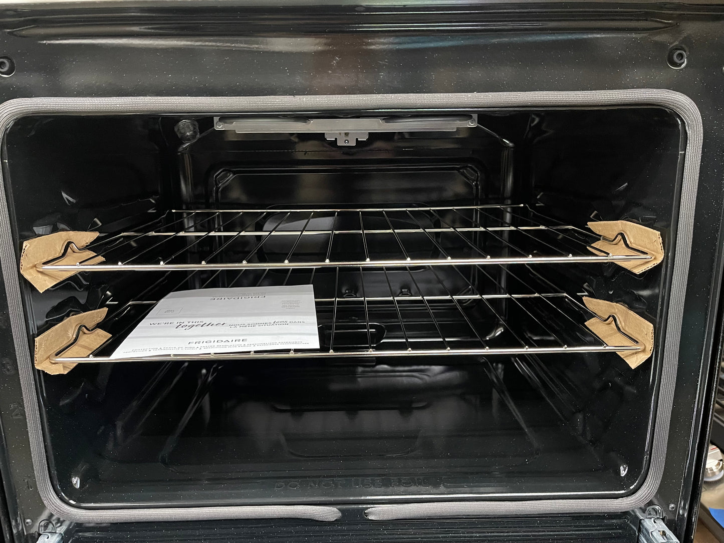 Frigidaire 30-in Glass Top 5 burners 5.3-cu ft Freestanding Electric Range ( Fingerprint Resistant Stainless Steel )
Model #FCRE306LAF