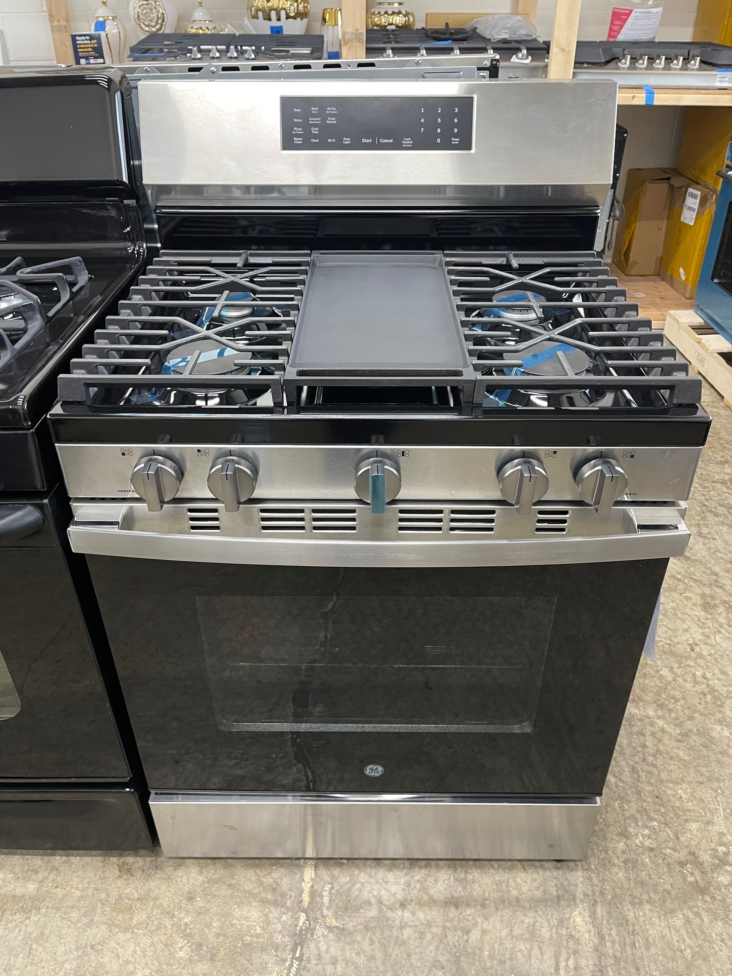 GE  GGF600AVSS
30 Inch Freestanding Gas Smart Range with 5 Sealed Burners, 5.3 cu. ft. Convection Oven, Power Boil Burner, Griddle, Storage Drawer, WiFi, Enhanced Shabbos Mode Built In, and Steam Clean: Stainless Steel