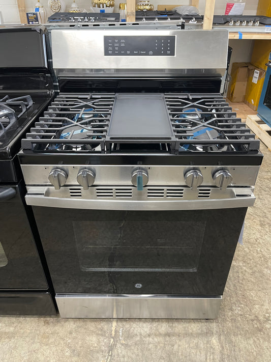 GE  GGF600AVSS
30 Inch Freestanding Gas Smart Range with 5 Sealed Burners, 5.3 cu. ft. Convection Oven, Power Boil Burner, Griddle, Storage Drawer, WiFi, Enhanced Shabbos Mode Built In, and Steam Clean: Stainless Steel
