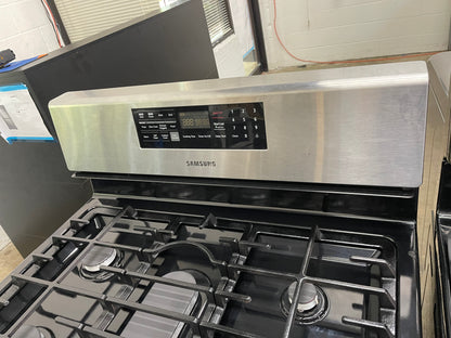 Samsung  FX510BGS
30 Inch Freestanding Gas Range with 5 Sealed Burners, 5.8 cu. ft. Convection Oven, Self-Clean, 4 Preset Menu Options, Proofing and Storage Drawer