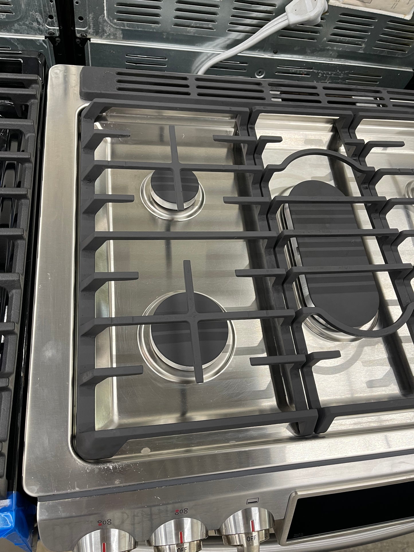 Samsung  NX58H9500WS
30 Inch Slide-In Gas Range with 5.8 cu. ft. True Convection Oven, Reversible Griddle, Self-Clean, Temperature Probe, Guiding Light Controls, 5 Sealed Burners, 18,000 BTU Center Burner, and Warming Drawer: Stainless Steel