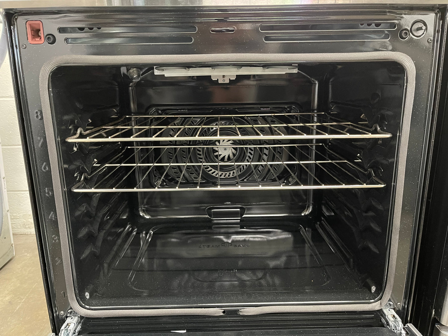 Frigidaire Gallery Series  GCFE3060BF
30 Inch Freestanding Electric Range with 5 Elements, 6.2 cu. ft. Total Convection Oven, Bridge Element, Steam+Self Clean, Storage Drawer, ADA Compliant, and Star-K: Stainless Steel