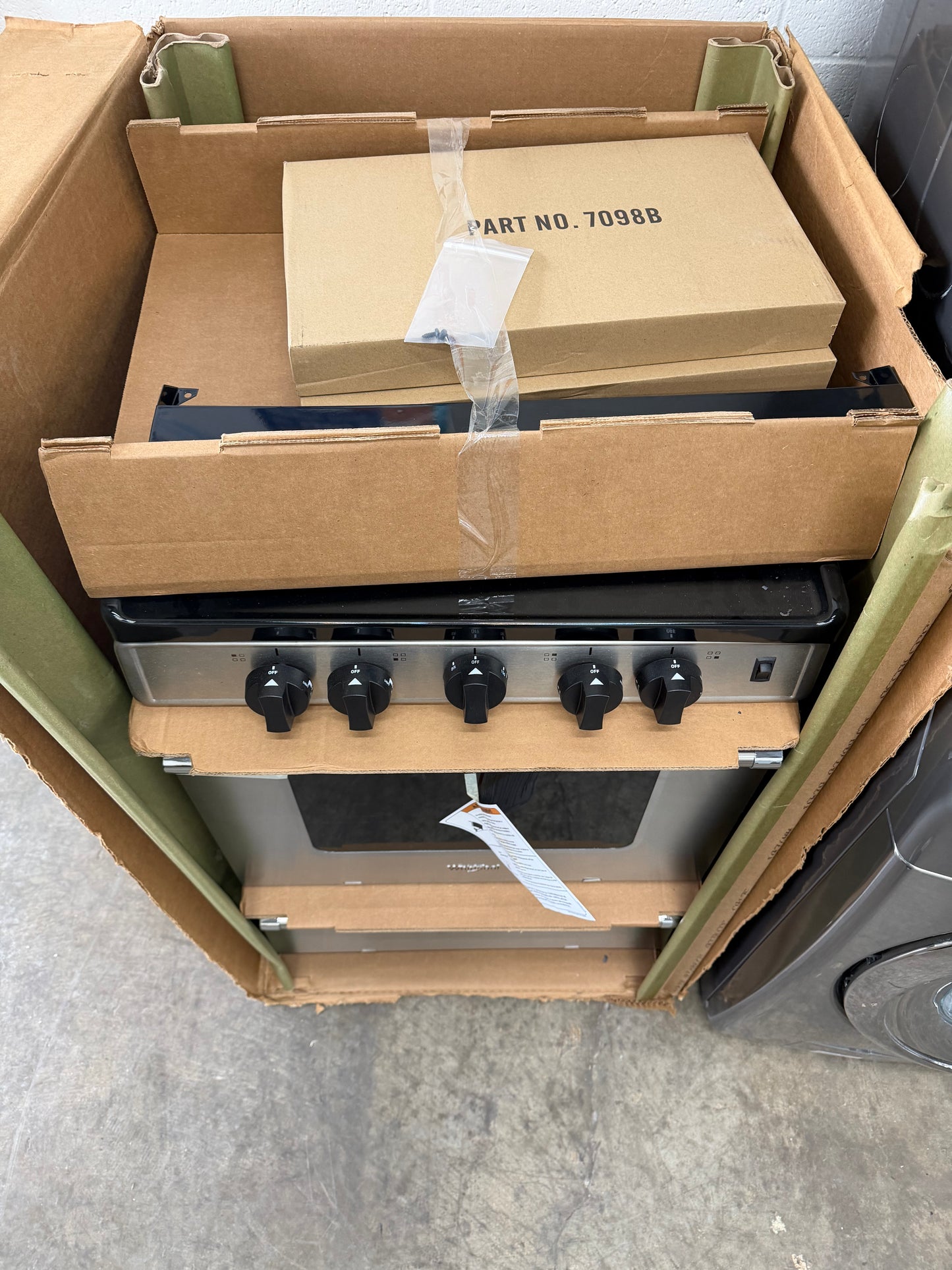 Whirlpool  WFG500M4HS
24 Inch Freestanding Gas Range with 4 Sealed Burners, 2.96 cu. ft. Oven Capacity, AccuSimmer Burner, High-Powered Burner, Broiler Drawer, Sabbath Mode, Oven Window, and ADA Compliant