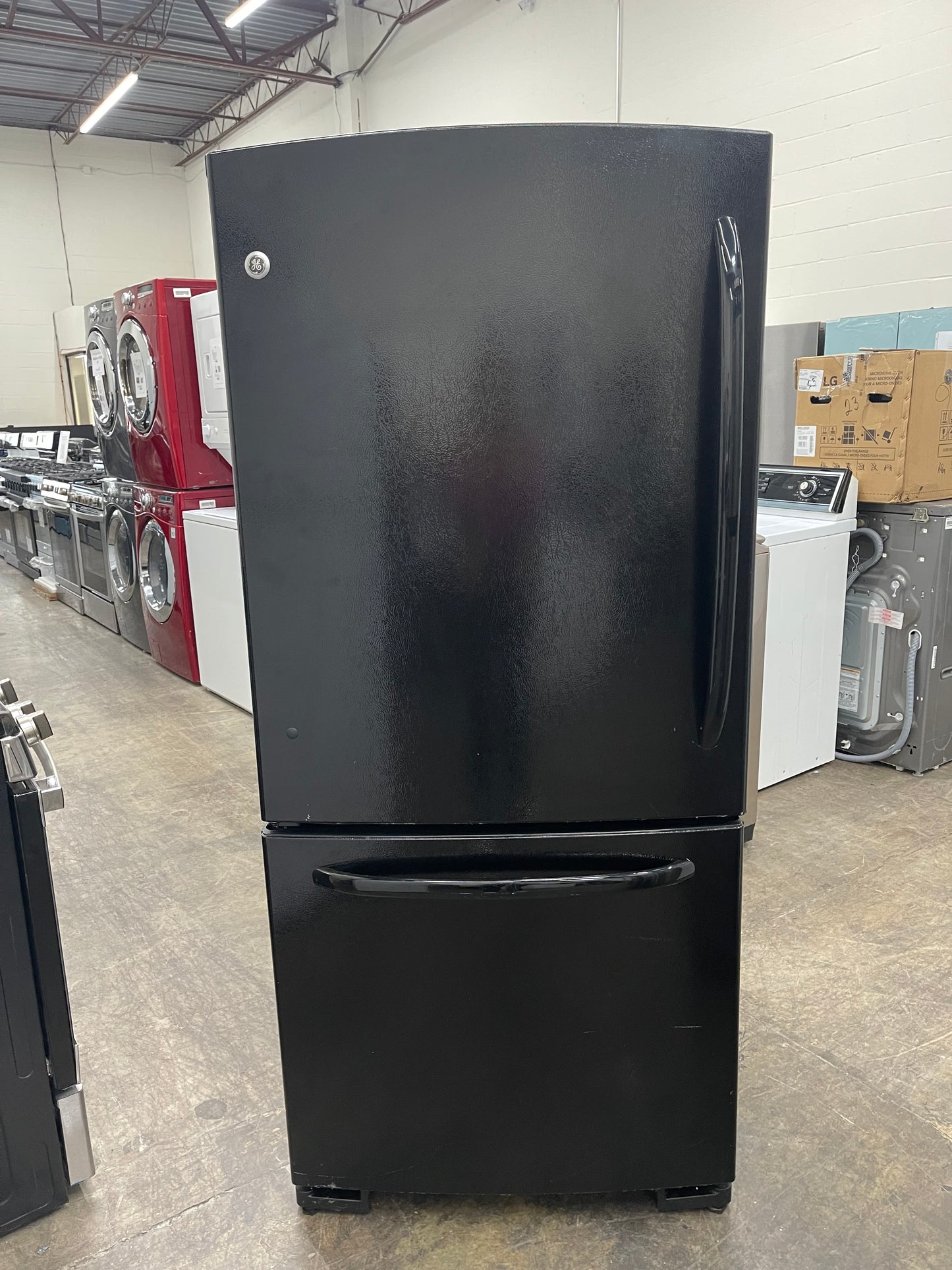 GE  GDSC0KCXBB
20.2 cu. ft. Bottom-Freezer Refrigerator with 4 Glass Shelves, Gallon Door Storage, Snack Drawer and Illuminated Upfront Temperature Controls: Black