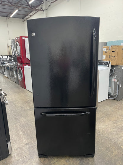 GE  GDSC0KCXBB
20.2 cu. ft. Bottom-Freezer Refrigerator with 4 Glass Shelves, Gallon Door Storage, Snack Drawer and Illuminated Upfront Temperature Controls: Black