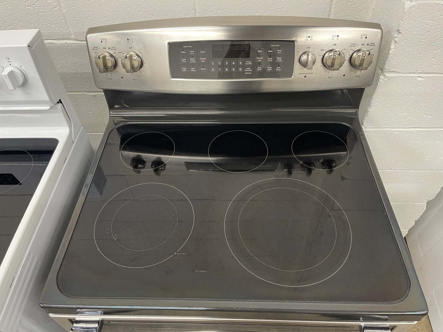 GE 30" Free-Standing Electric Double Oven Convection Range

Model #:JB850SF1SS