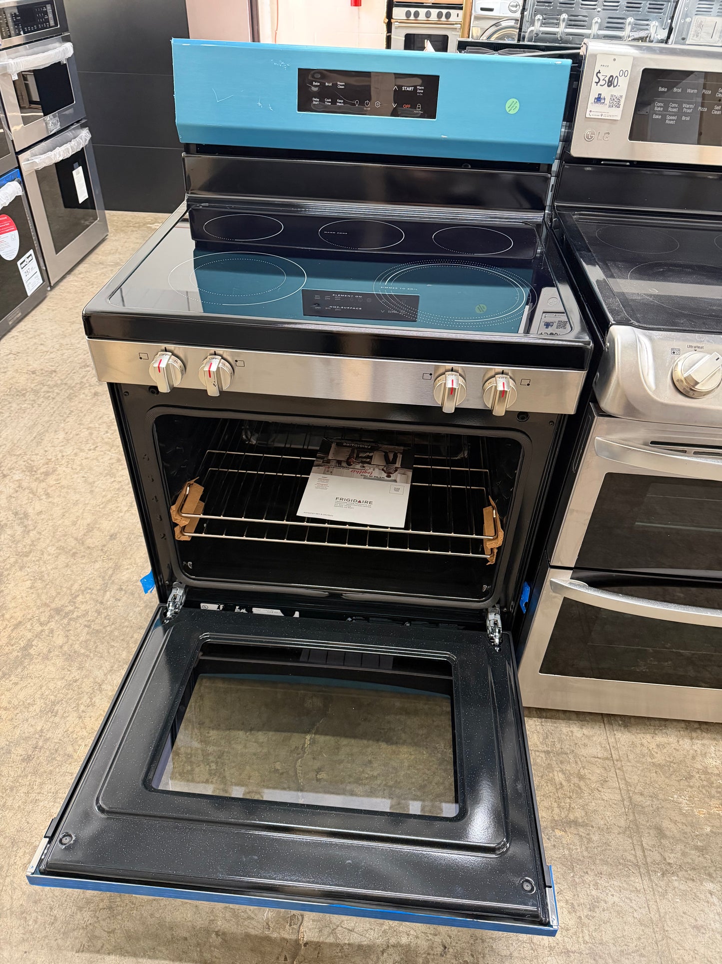 Frigidaire FCRE3062AS
30 Inch Freestanding Electric Range with 5 Elements, 5.3 cu. ft. Capacity