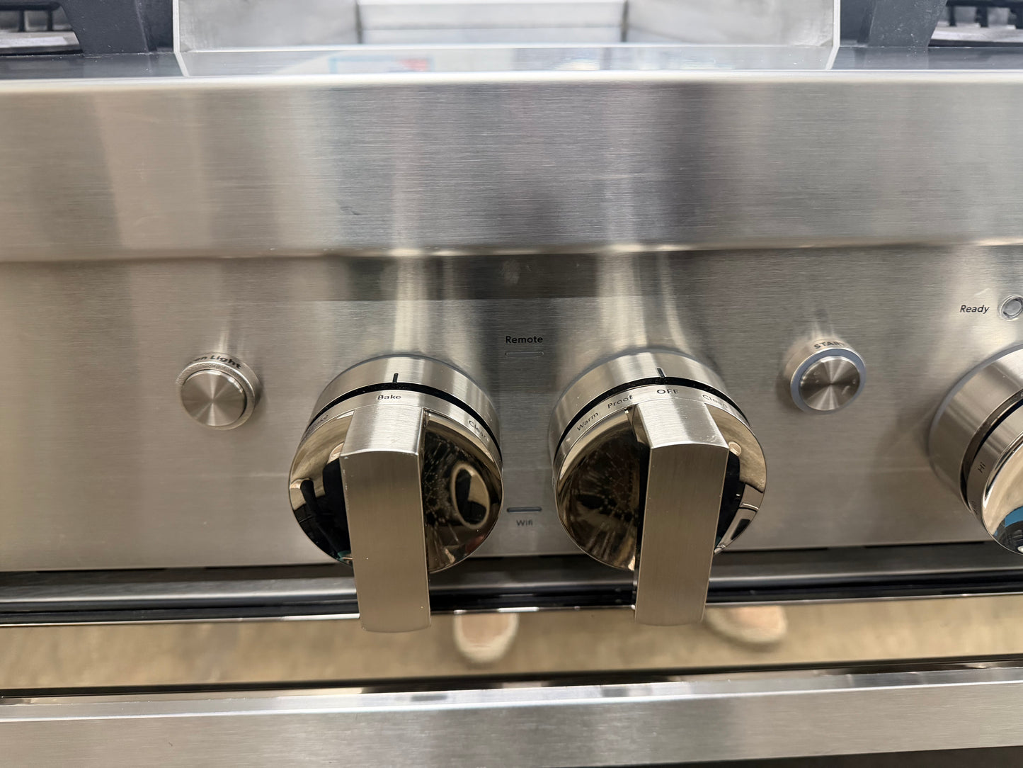 JennAir NOIR   JDRP536HM
36 Inch Smart Dual Fuel Professional Range with 4 Sealed Burners, 5.1 cu. ft. Oven Capacity, WiFi, Smart Integration, Chrome-Infused Griddle, CustomClean , Cinematic Lighting, JennAirCulinary Center, Dual-Fan True Convection, Du