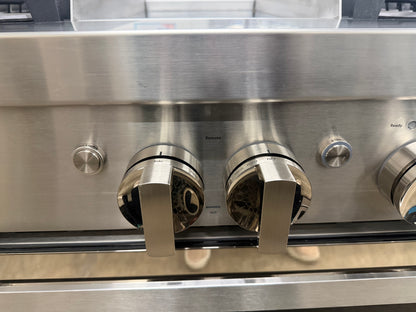 JennAir NOIR   JDRP536HM
36 Inch Smart Dual Fuel Professional Range with 4 Sealed Burners, 5.1 cu. ft. Oven Capacity, WiFi, Smart Integration, Chrome-Infused Griddle, CustomClean , Cinematic Lighting, JennAirCulinary Center, Dual-Fan True Convection, Du